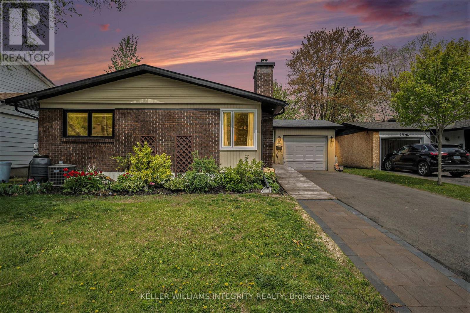 673 La Verendrye Drive, Ottawa, Ontario  K1J 7X5 - Photo 2 - X12153114