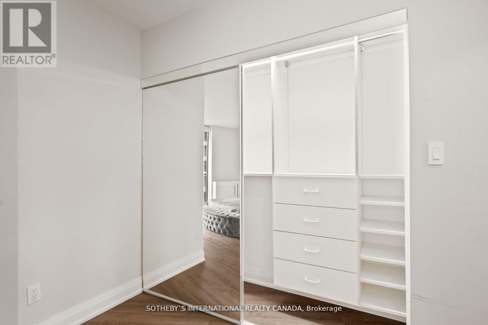 2208 - 33 Harbour Square, Toronto, Ontario  M5J 2G2 - Photo 19 - C12153117