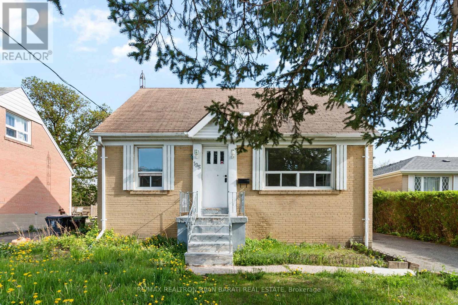 195 Moore Park Avenue, Toronto, Ontario  M2M 1N3 - Photo 1 - C12153135