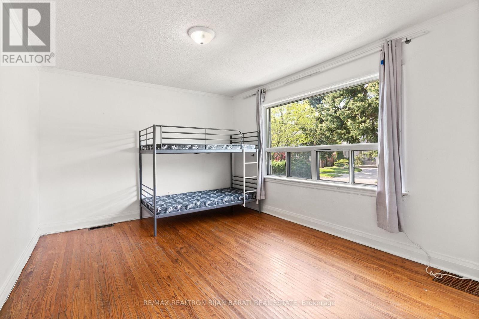 195 Moore Park Avenue, Toronto, Ontario  M2M 1N3 - Photo 2 - C12153135