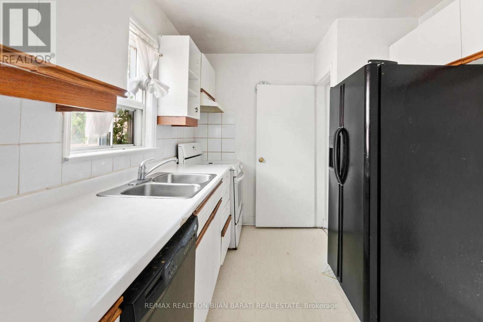 195 Moore Park Avenue, Toronto, Ontario  M2M 1N3 - Photo 6 - C12153135