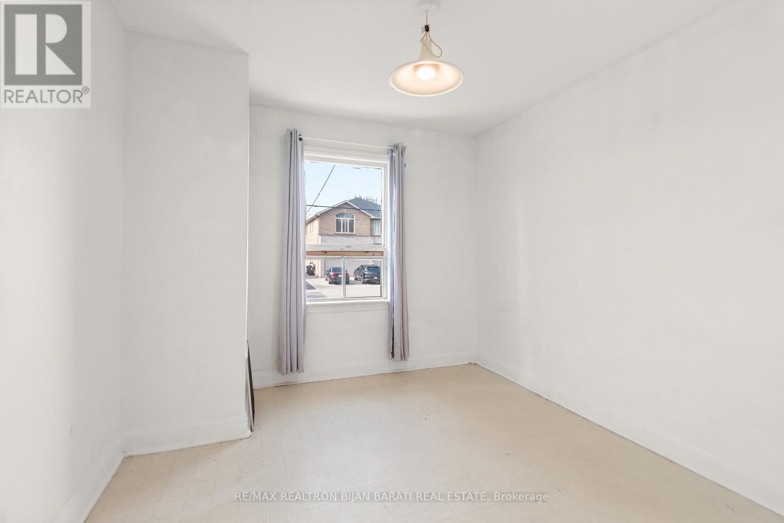 195 Moore Park Avenue, Toronto, Ontario  M2M 1N3 - Photo 8 - C12153135