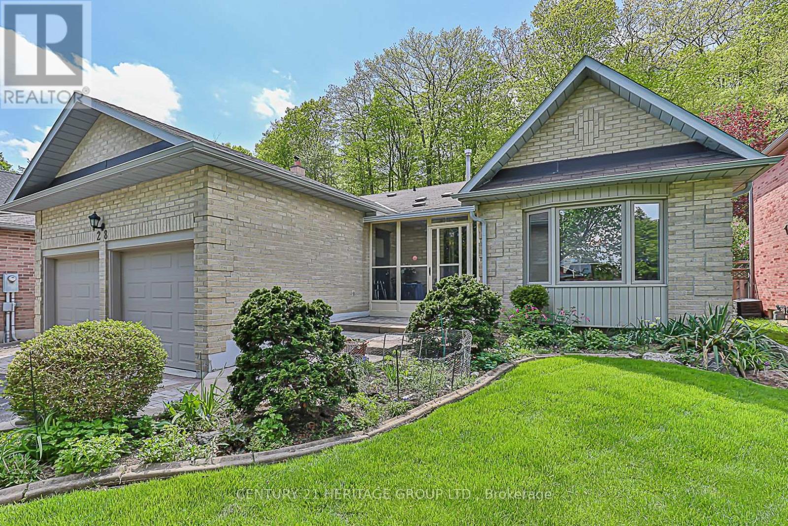 28 Spence Drive, Aurora, Ontario  L4G 5V7 - Photo 2 - N12146733