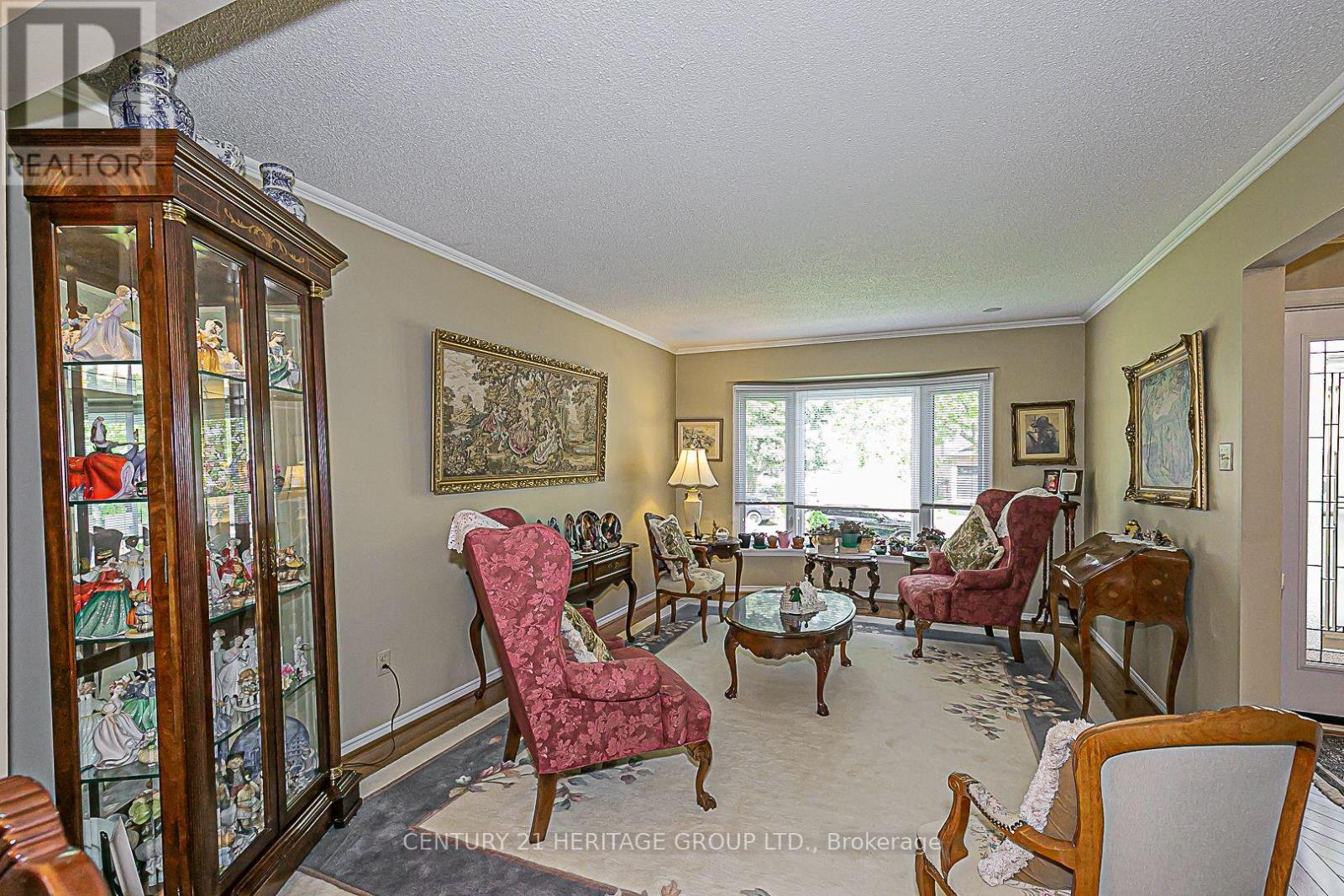 28 Spence Drive, Aurora, Ontario  L4G 5V7 - Photo 5 - N12146733