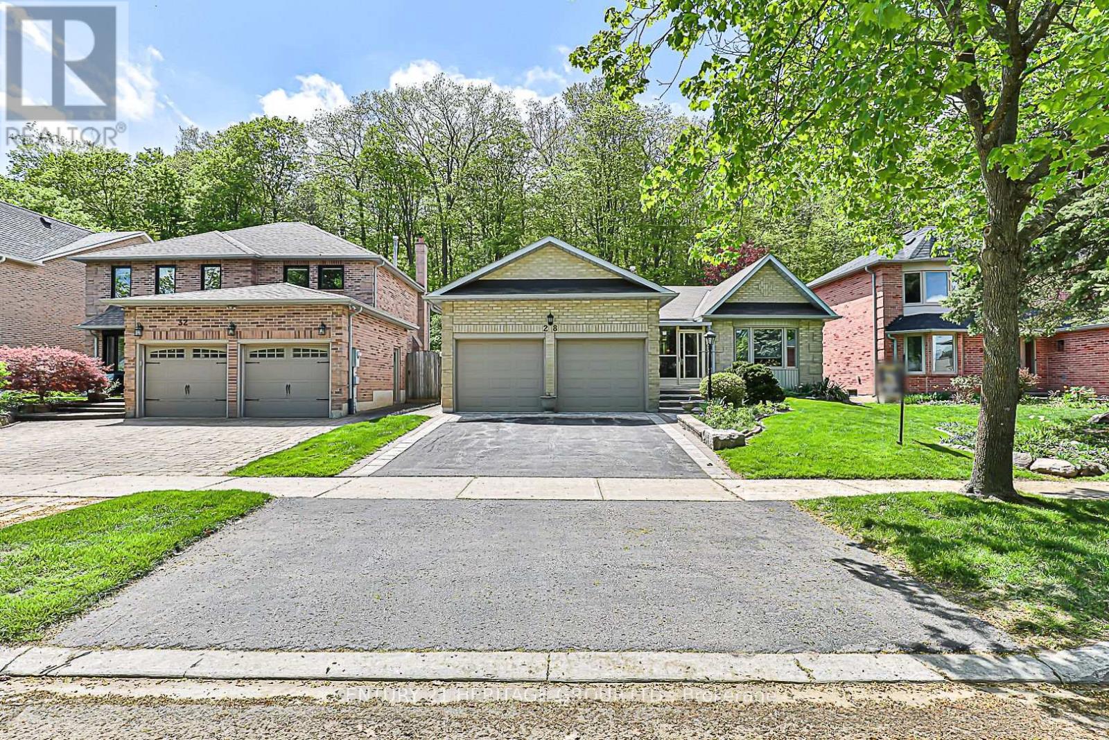 28 Spence Drive, Aurora, Ontario  L4G 5V7 - Photo 1 - N12146733