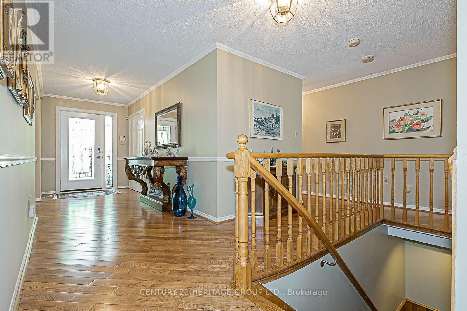 28 Spence Drive, Aurora, Ontario  L4G 5V7 - Photo 4 - N12146733