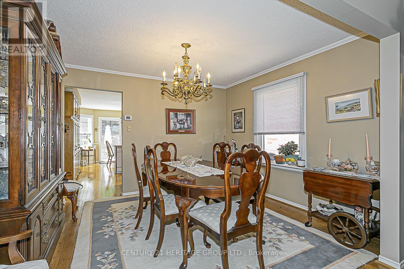 28 Spence Drive, Aurora, Ontario  L4G 5V7 - Photo 6 - N12146733