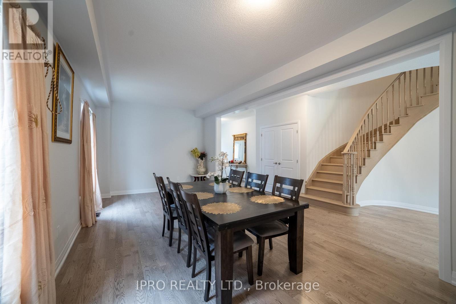 1044 Hardy Way, Innisfil, Ontario  L0L 1W0 - Photo 17 - N12153095