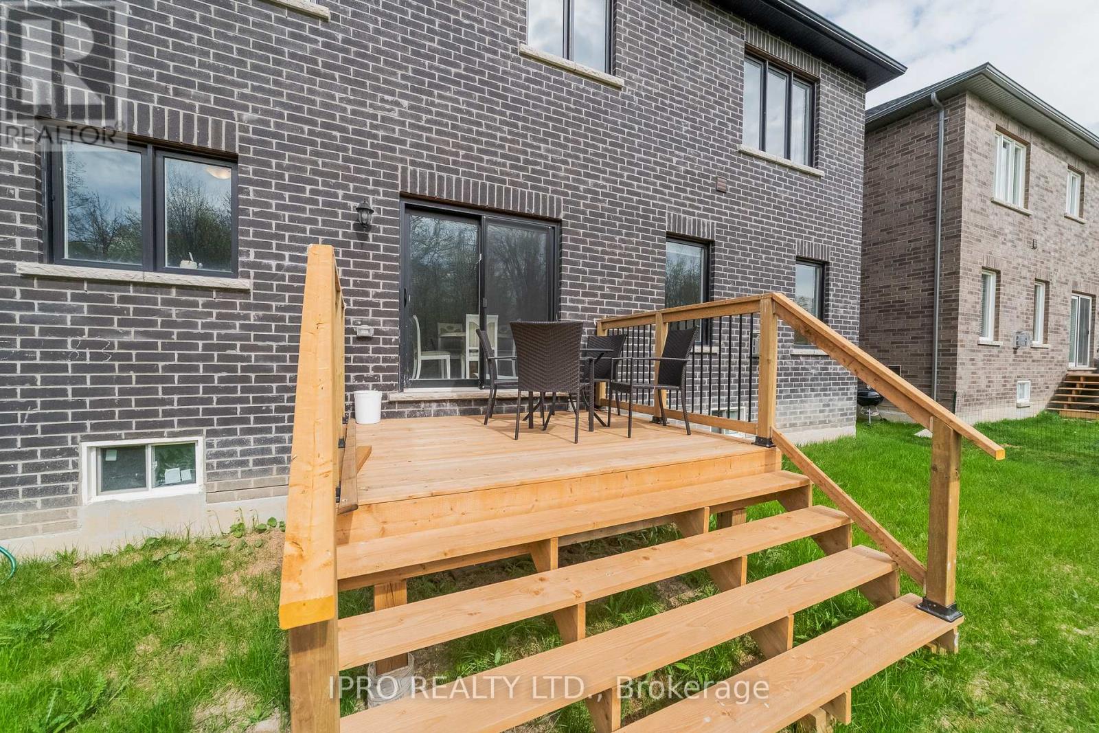 1044 Hardy Way, Innisfil, Ontario  L0L 1W0 - Photo 36 - N12153095