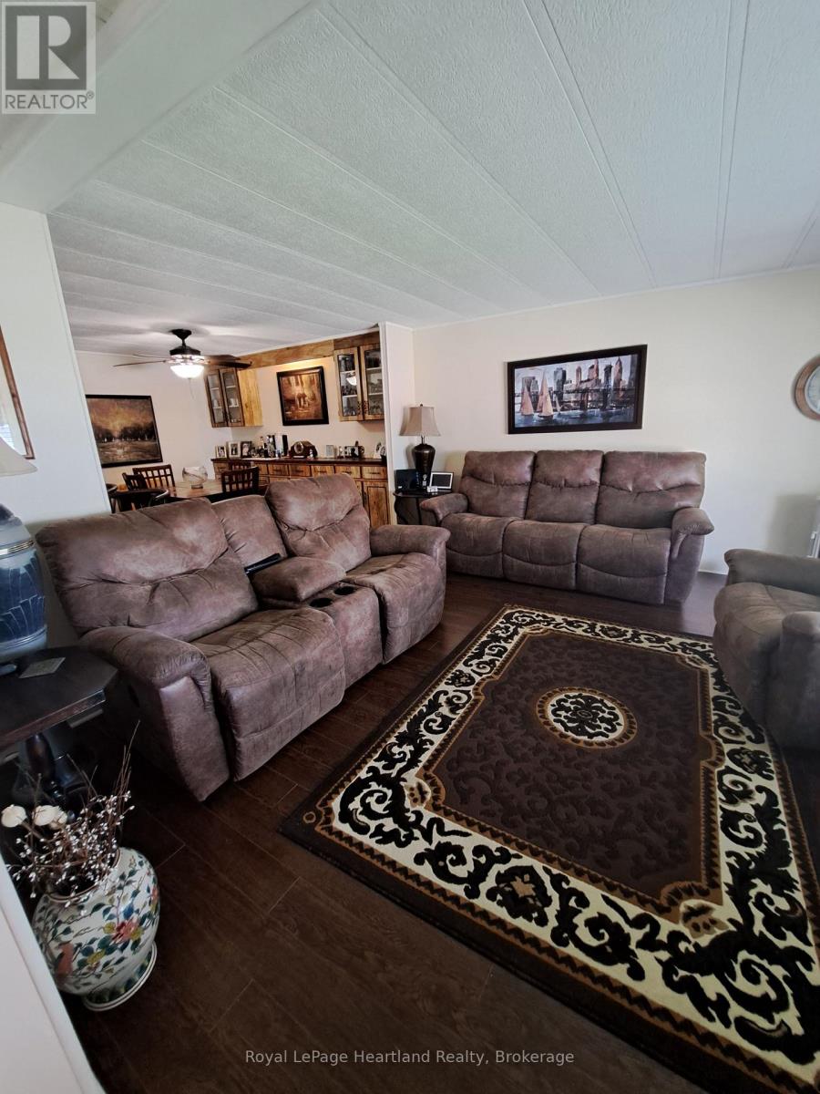 34 Miller Street, Strathroy-Caradoc, Ontario N7G 1A6 - Photo 6 - X12124404