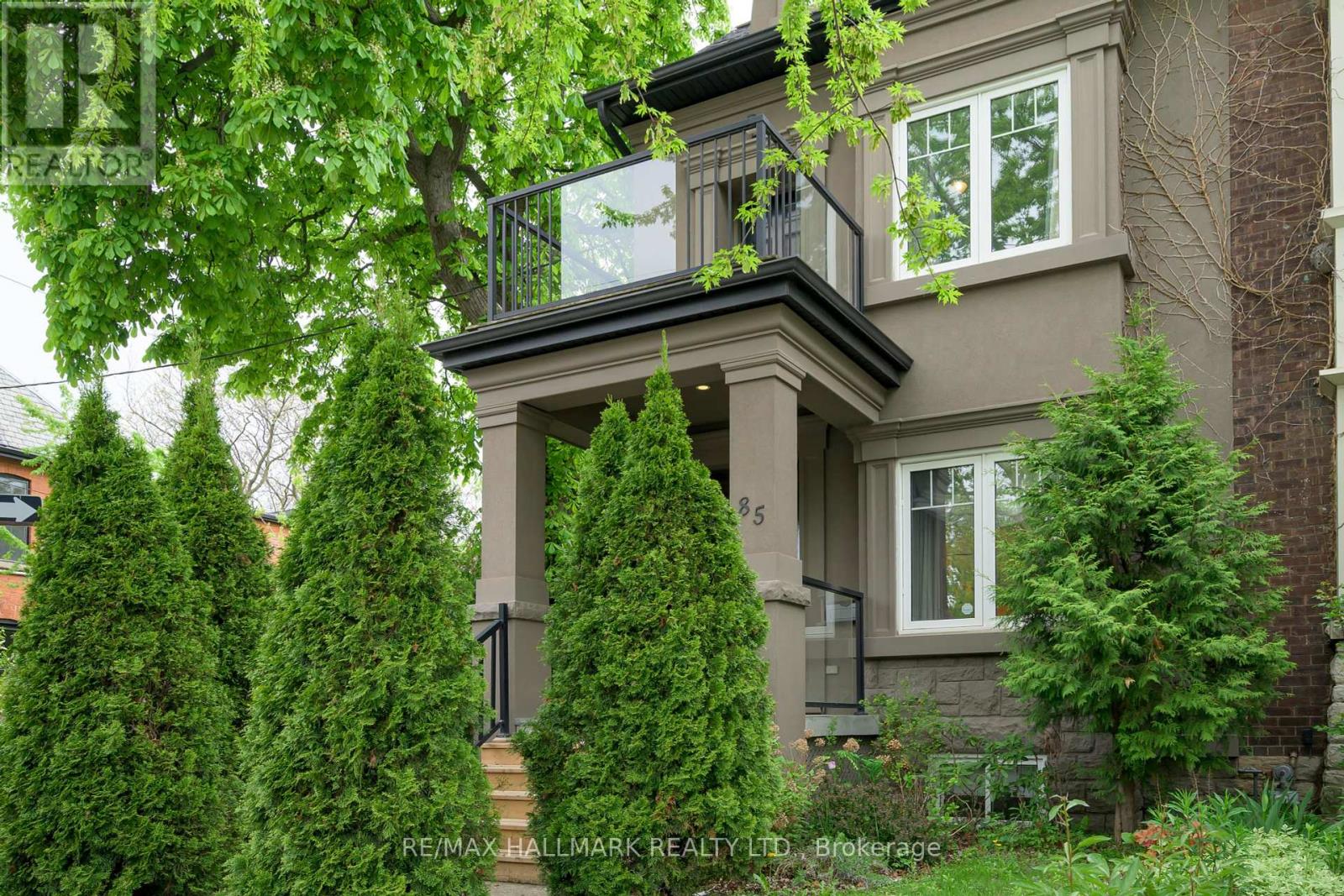 85 Sorauren Avenue, Toronto, Ontario  M6R 2E1 - Photo 3 - W12153074