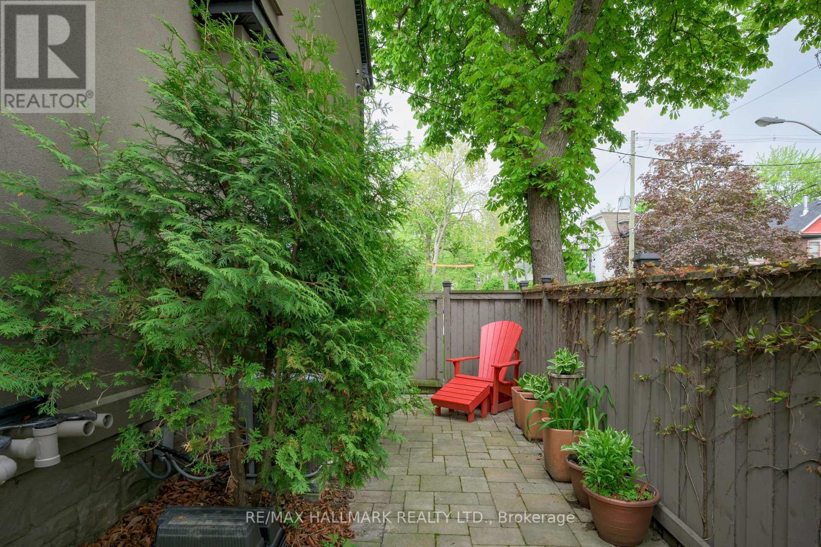 85 Sorauren Avenue, Toronto, Ontario  M6R 2E1 - Photo 37 - W12153074