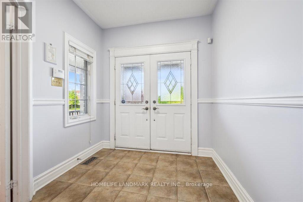 3294 Artesian Drive, Mississauga, Ontario  L5M 7J8 - Photo 3 - W12153075