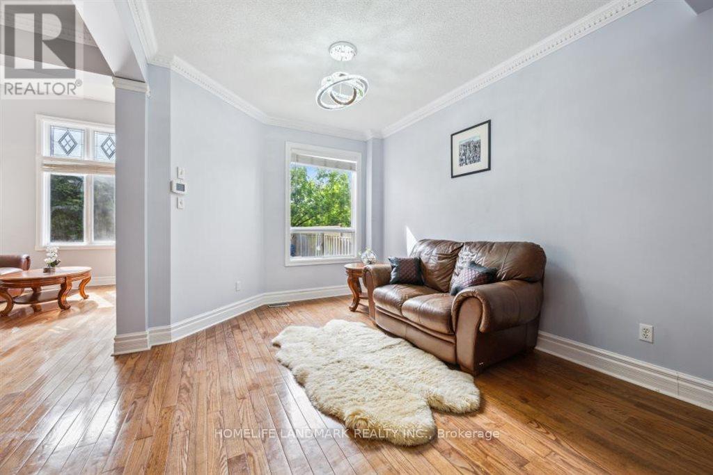 3294 Artesian Drive, Mississauga, Ontario  L5M 7J8 - Photo 6 - W12153075