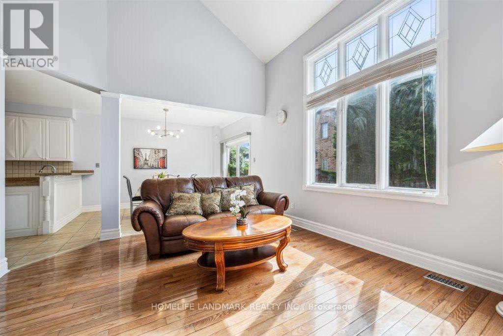 3294 Artesian Drive, Mississauga, Ontario  L5M 7J8 - Photo 9 - W12153075