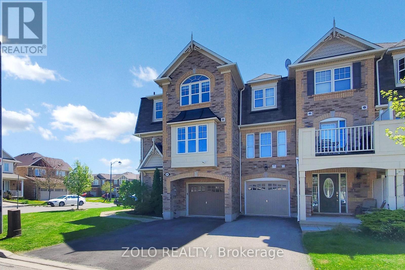 Property at 201 WOODLEY CRESCENT image 3