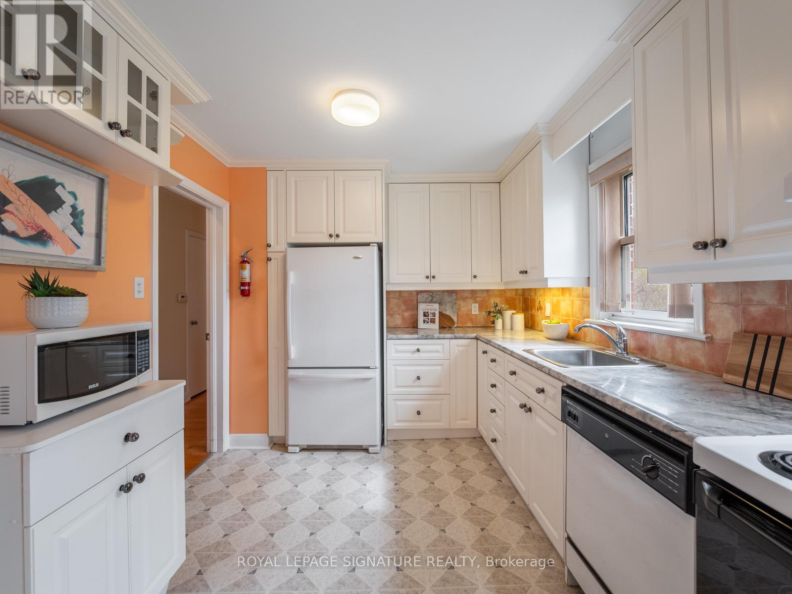 7 Notley Place, Toronto, Ontario  M4B 2M7 - Photo 8 - E12109865