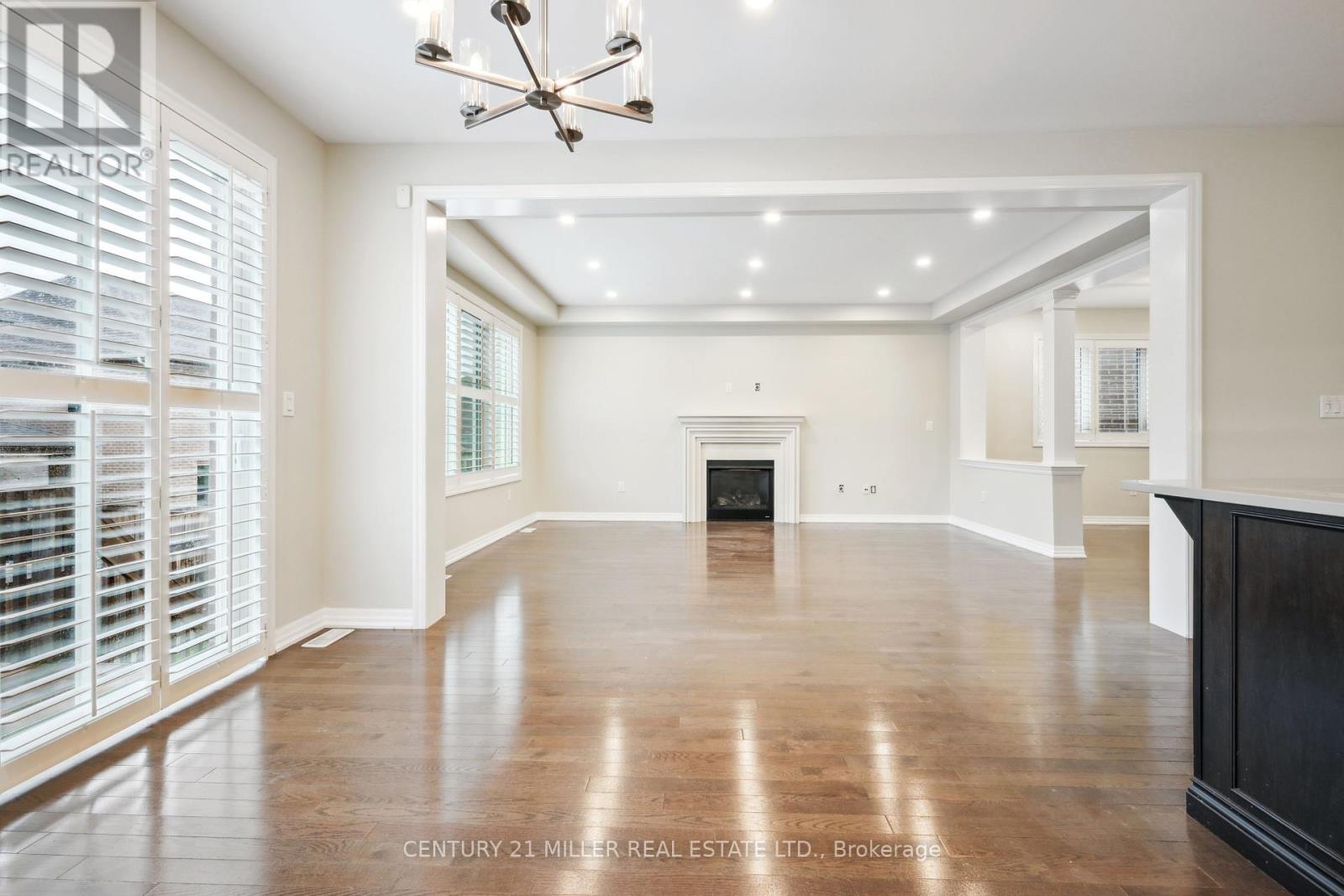 252 Wisteria Way, Oakville, Ontario  L6M 1L3 - Photo 15 - W12153093