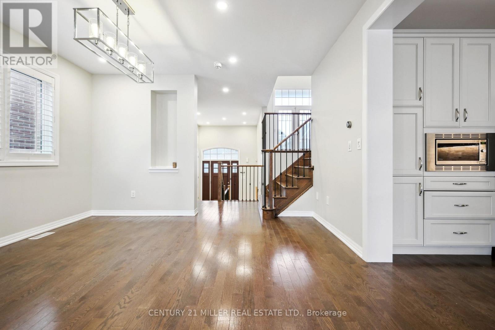 252 Wisteria Way, Oakville, Ontario  L6M 1L3 - Photo 9 - W12153093