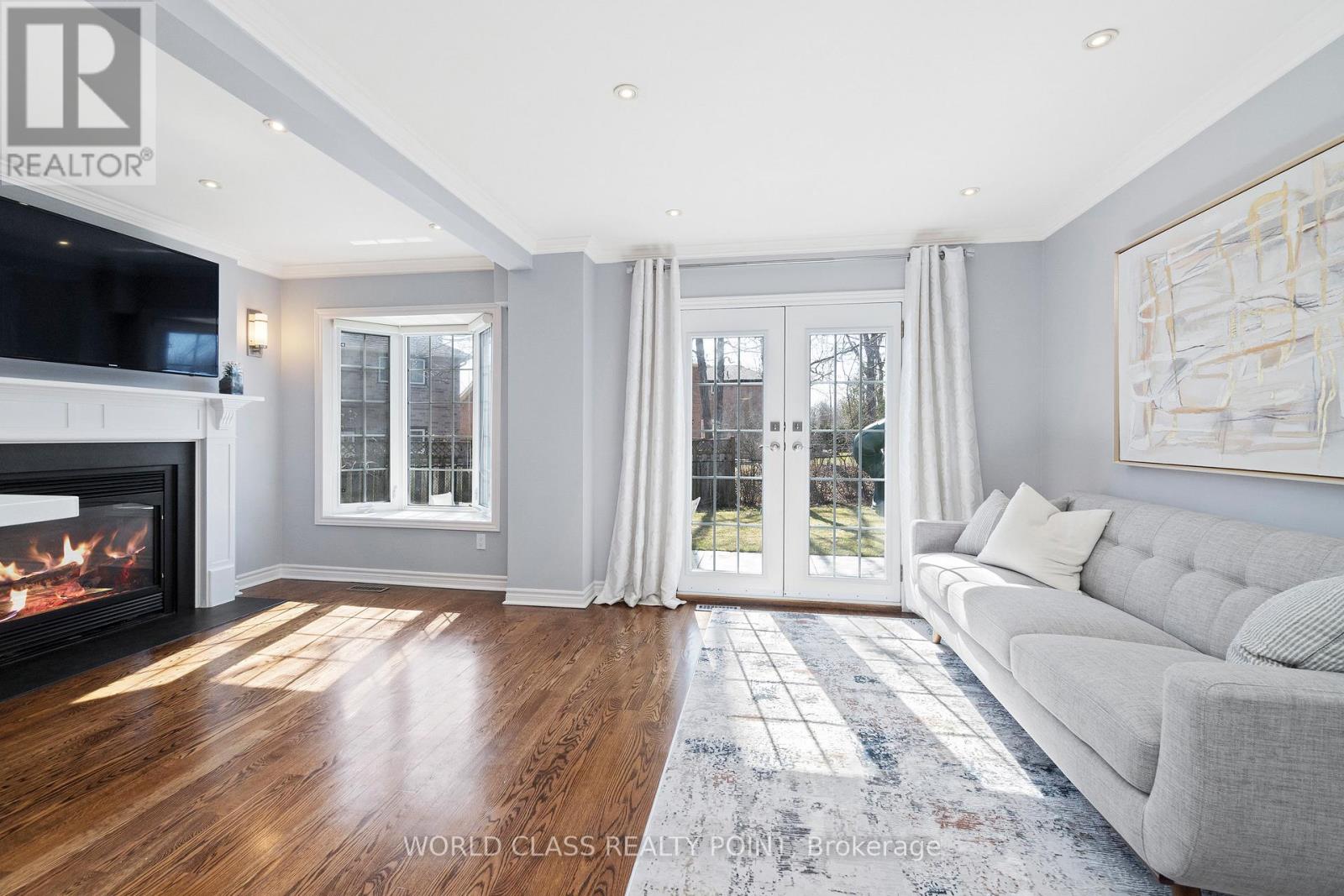 4228 White Spruce Court, Mississauga, Ontario  L5C 3X5 - Photo 6 - W12153096