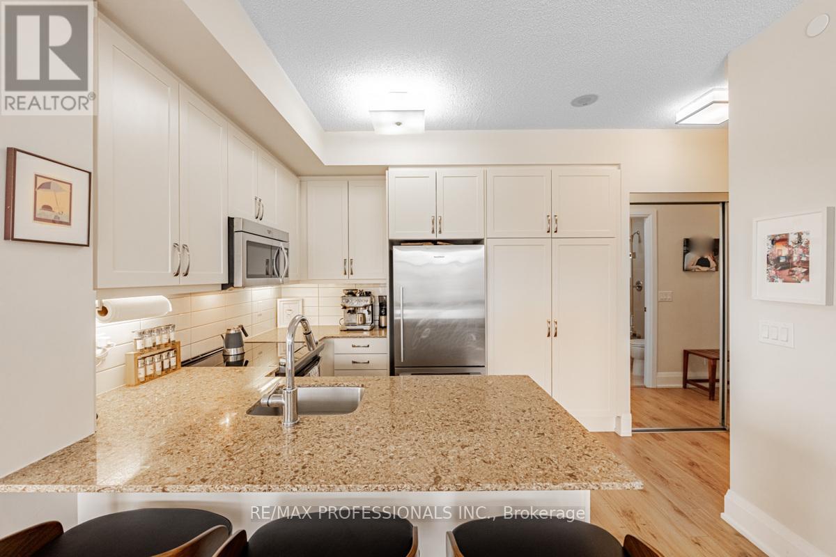 <div class="slider-price">$1,039,900</div><p>417 - 2 Old Mill Drive, Toronto, Ontario</p>