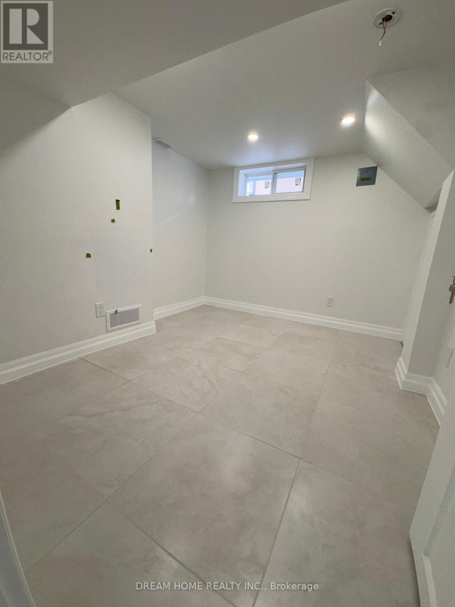 Basement - 5 Empire Court, Hamilton, Ontario  L8K 4H4 - Photo 10 - X12153090
