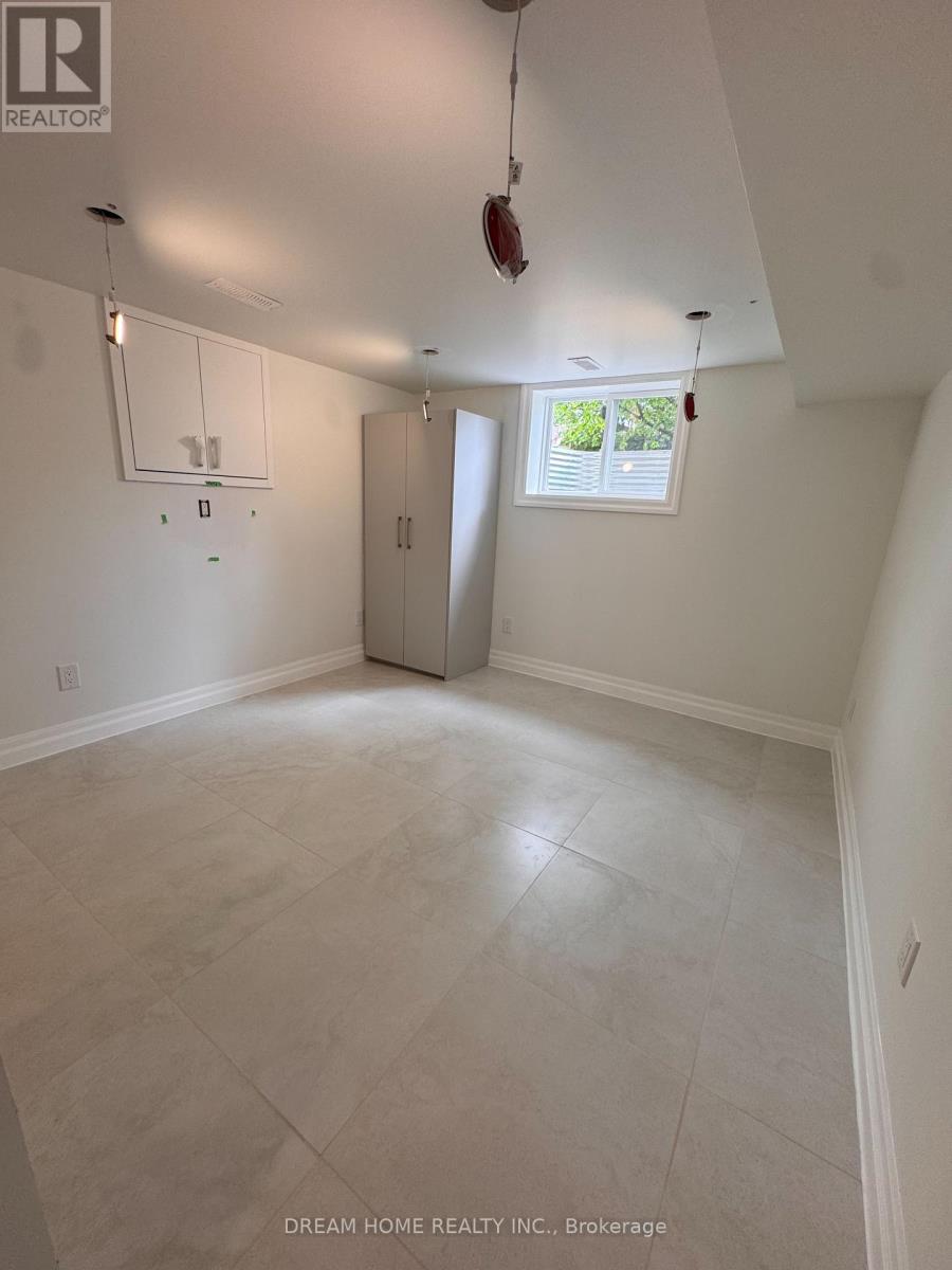 Basement - 5 Empire Court, Hamilton, Ontario  L8K 4H4 - Photo 11 - X12153090