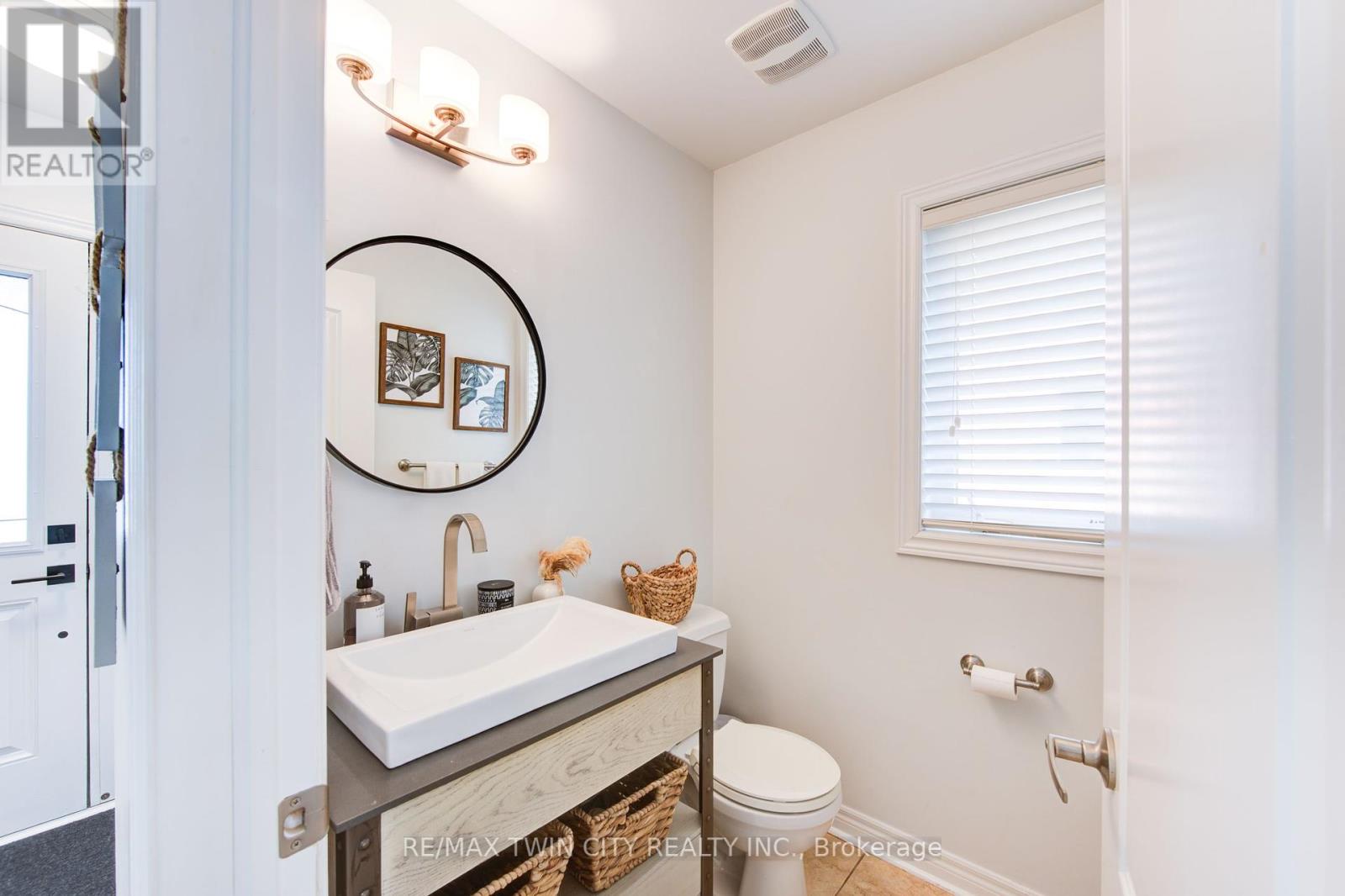 629 Baldwin Crescent, Woodstock, Ontario  N4T 0G5 - Photo 4 - X12153091