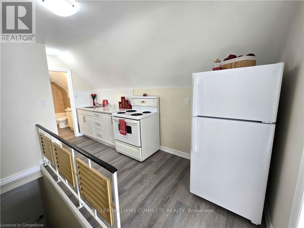 4 - 300 Balmoral Avenue, Hamilton, Ontario  L8L 7S4 - Photo 4 - X12153109