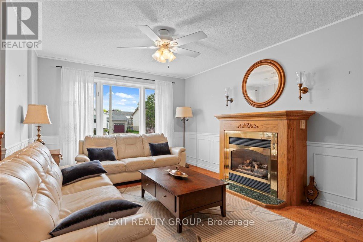 Property at 41 FARADAY GARDENS image 5