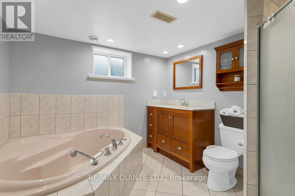 12 Fourth Avenue, Quinte West, Ontario  K8V 5N3 - Photo 36 - X12153173
