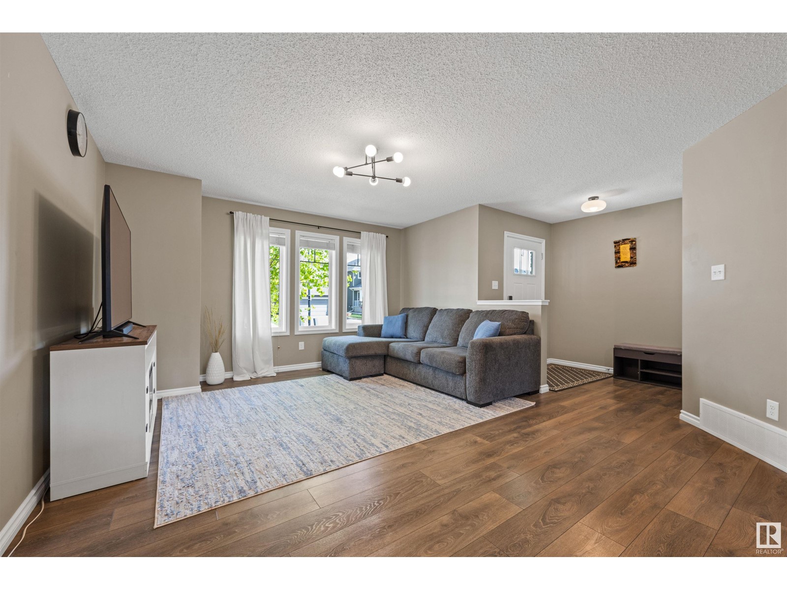 Property at 1354 WATT DR SW image 3