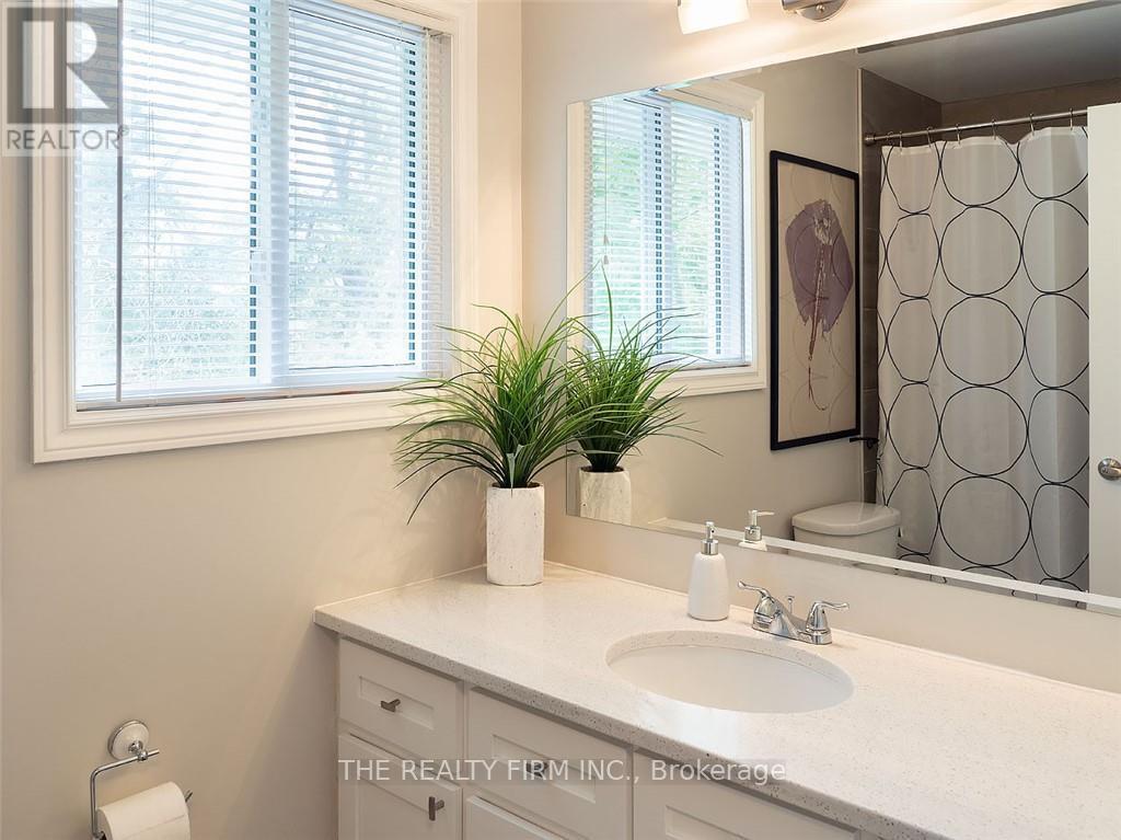 253 Grand View Avenue, London South (South B), Ontario  N6K 2S8 - Photo 18 - X12153202