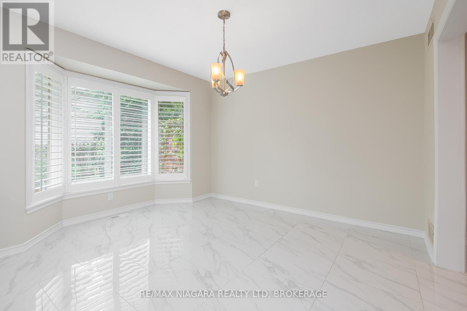 1 - 1616 Pelham Street, Pelham (Fonthill), Ontario  L0S 1E5 - Photo 14 - X12153156