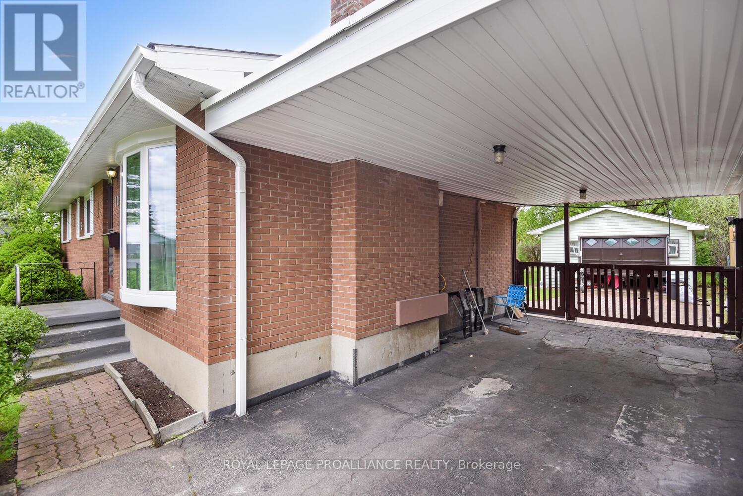 Property at 10 PEDEN BOULEVARD image 4