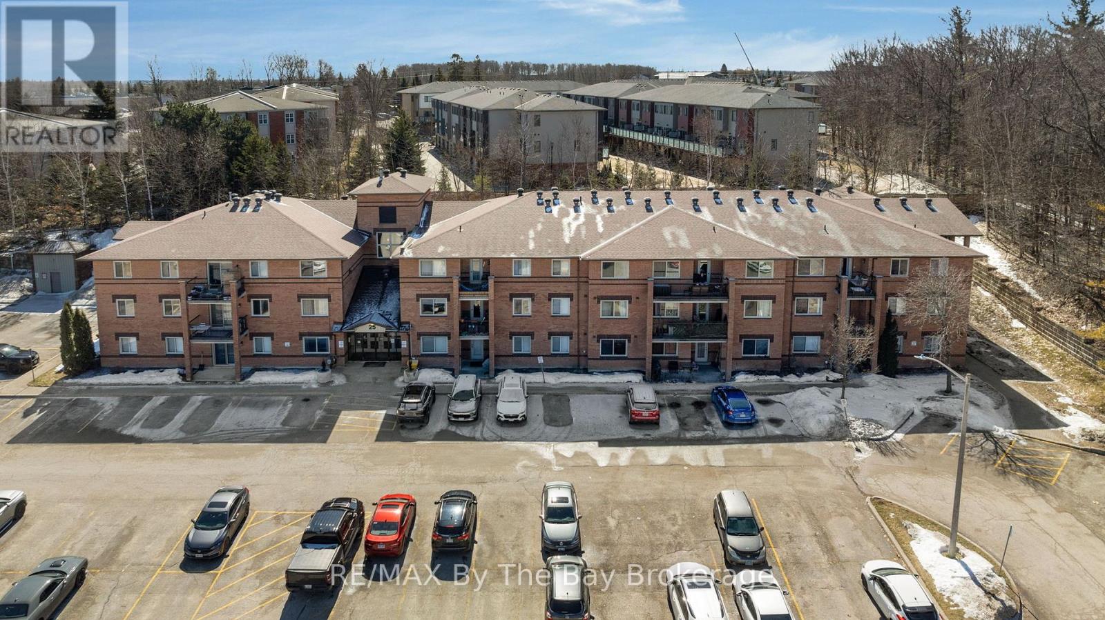 307 - 25 Meadow Lane, Barrie, Ontario  L4N 7K2 - Photo 3 - S12153163