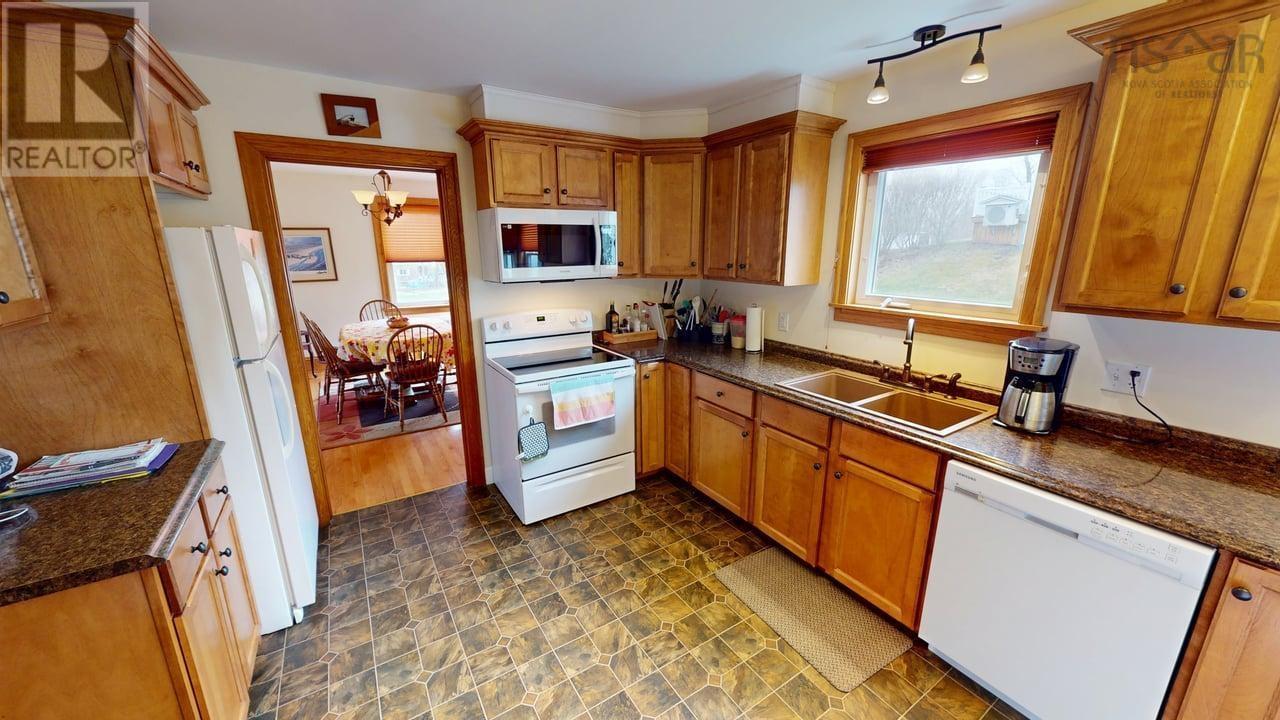 Property at 154 Willow Avenue image 3