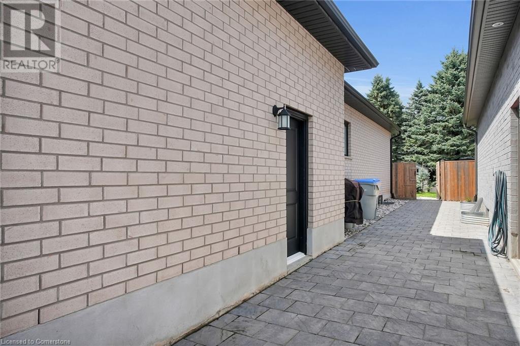 18 Kemp Crescent, Strathroy, Ontario  N7G 0G5 - Photo 6 - 40726494