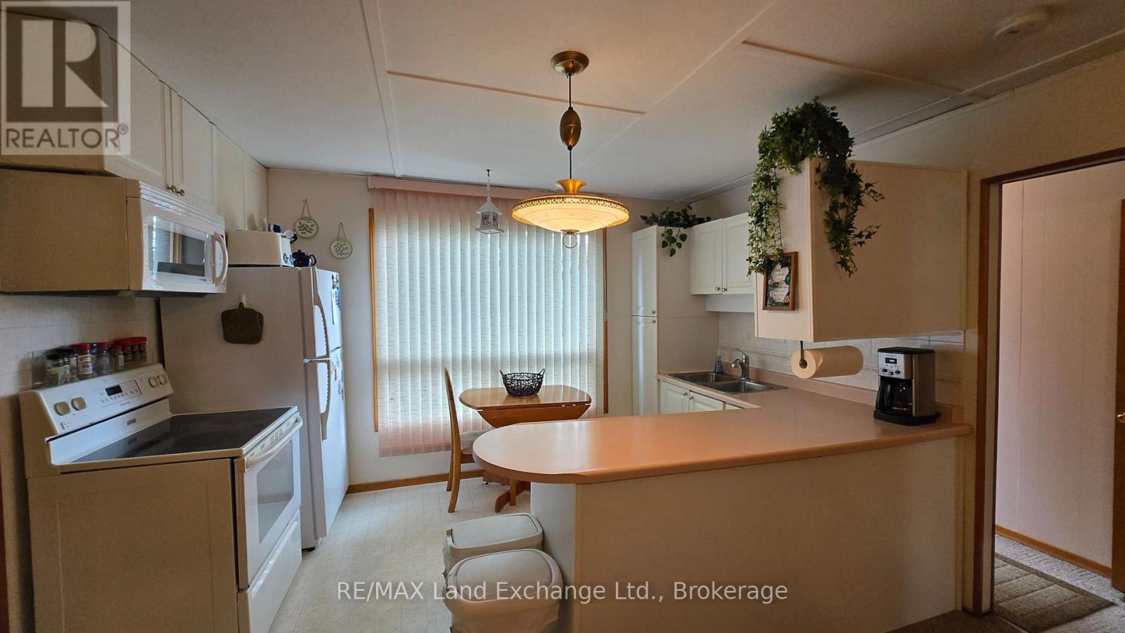 551 Attawandaron Road, Huron-Kinloss, Ontario  N2Z 2X3 - Photo 8 - X12153231