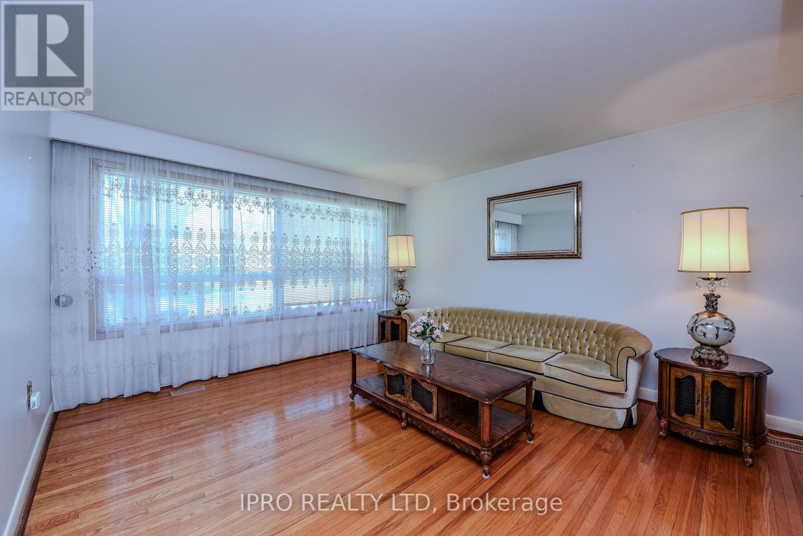 13 Morpeth Road, Brampton, Ontario  L6W 2Z3 - Photo 5 - W12149464