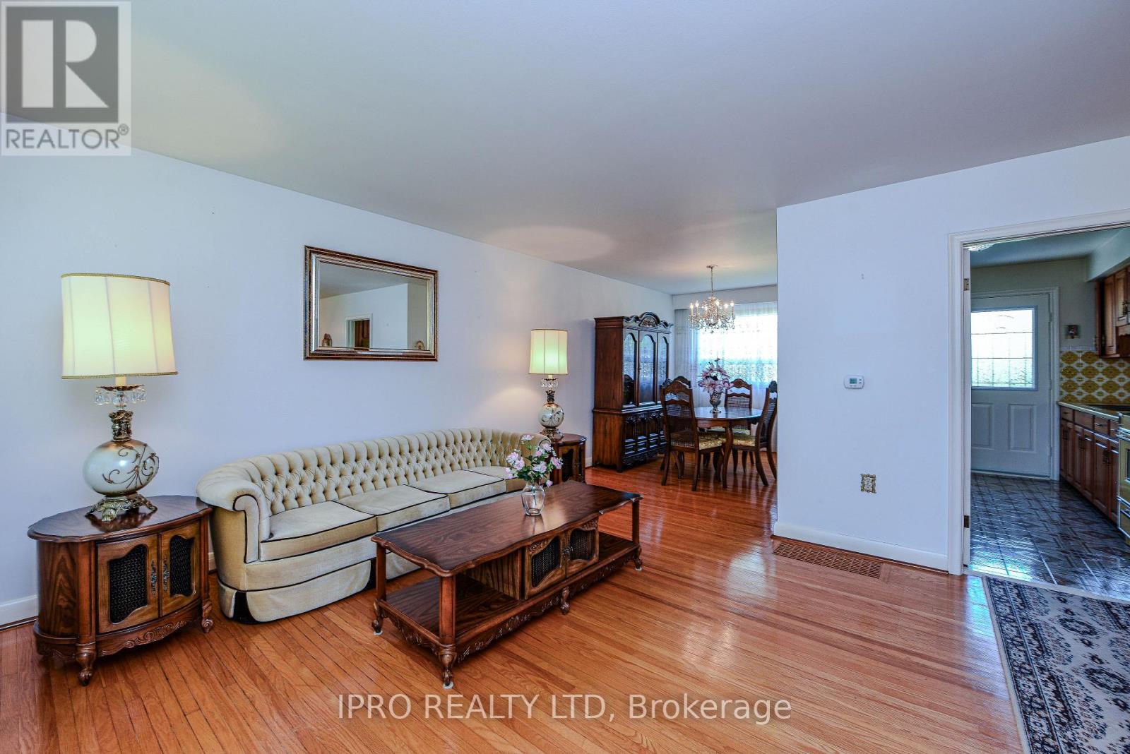 13 Morpeth Road, Brampton, Ontario  L6W 2Z3 - Photo 6 - W12149464