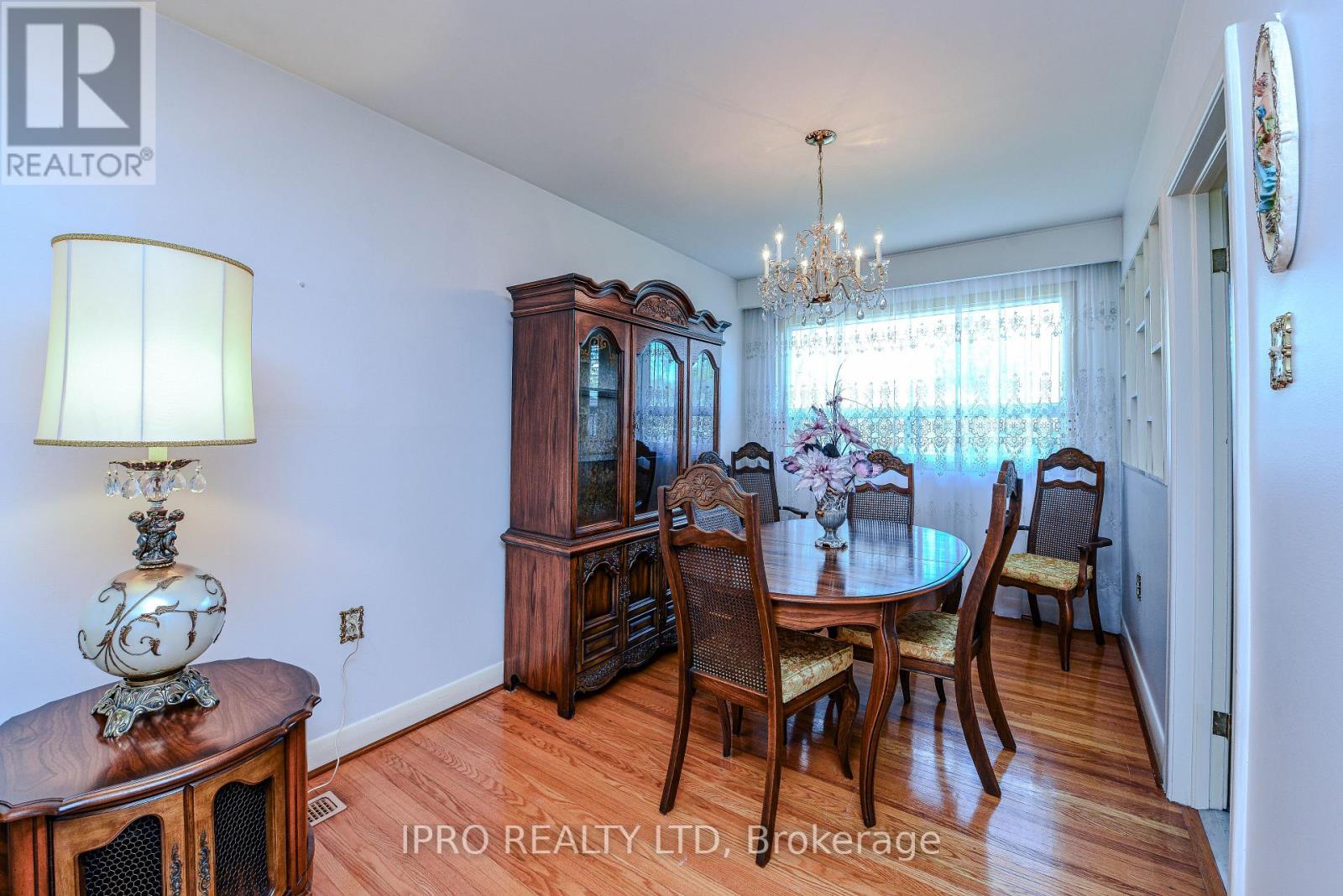 13 Morpeth Road, Brampton, Ontario  L6W 2Z3 - Photo 8 - W12149464