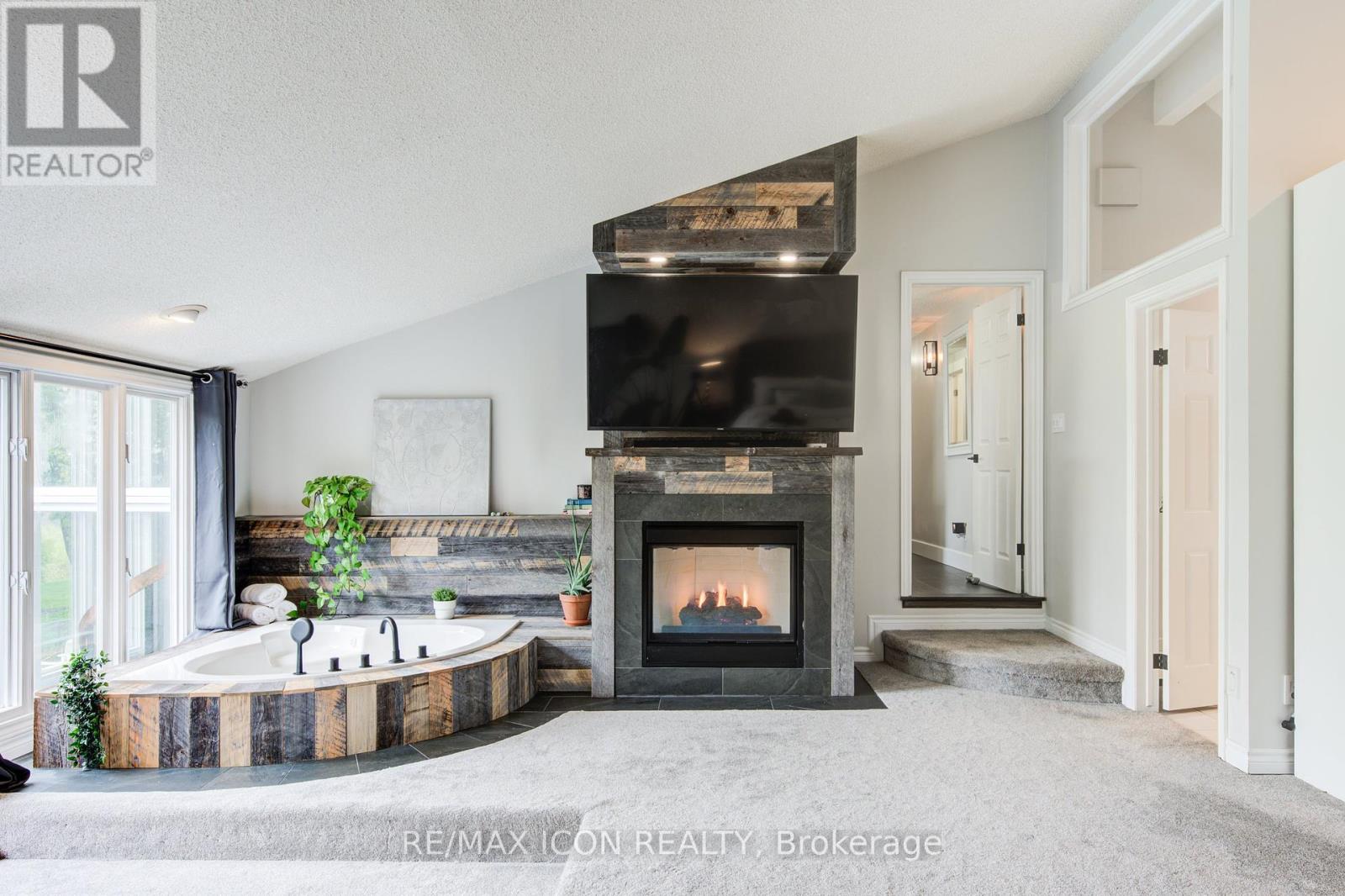 62 Maple Avenue, Hamilton, Ontario  L9H 4W4 - Photo 28 - X12149619