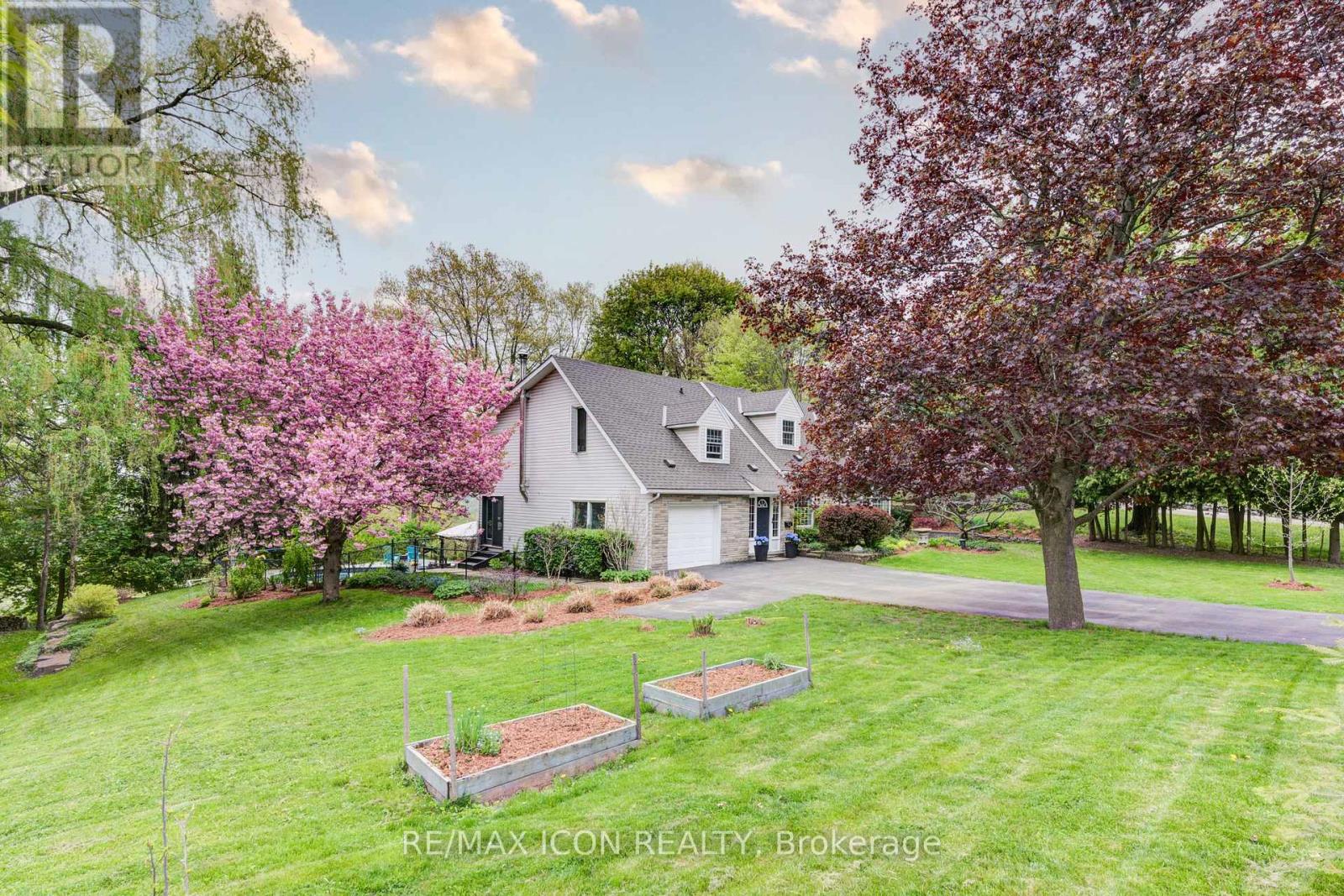 62 Maple Avenue, Hamilton, Ontario  L9H 4W4 - Photo 3 - X12149619