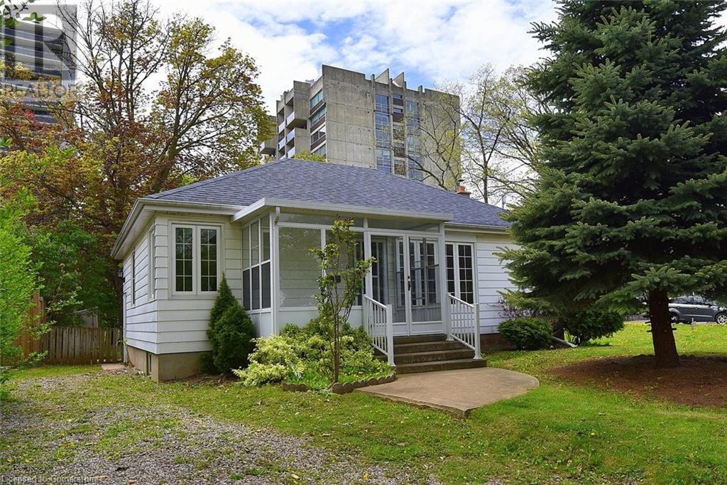 Property at 430 QUEEN MARY Drive image 1