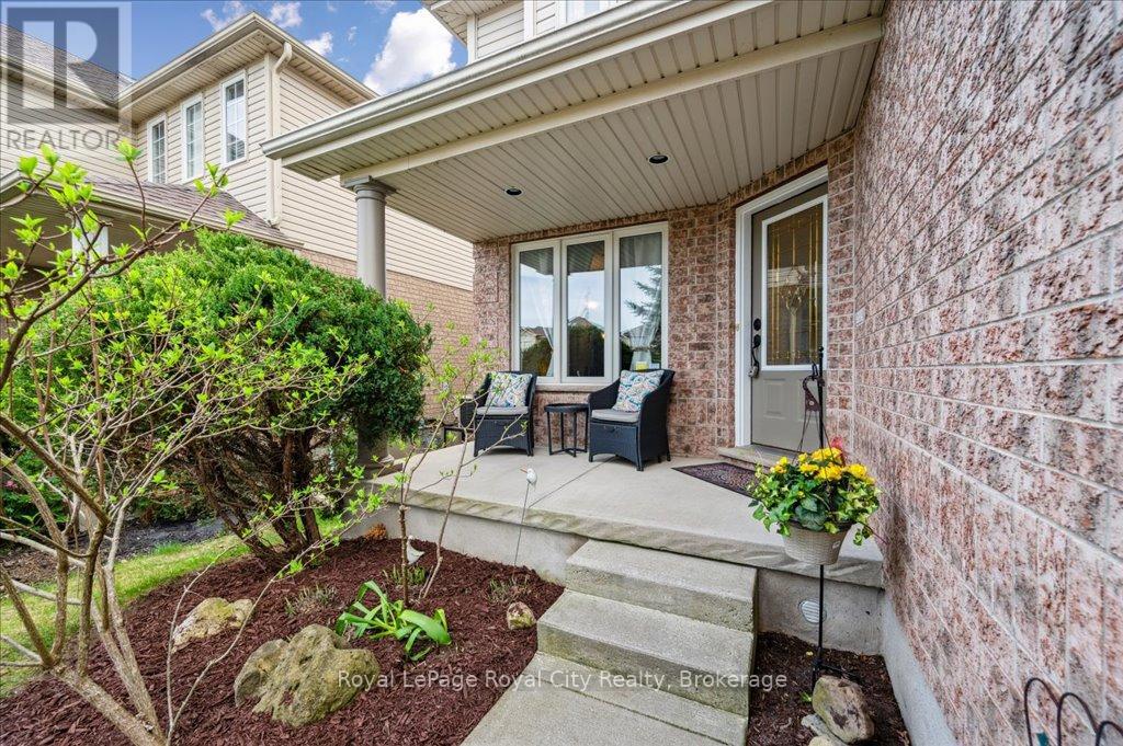 67 Grey Oak Drive, Guelph, Ontario  N1L 1R2 - Photo 4 - X12151859