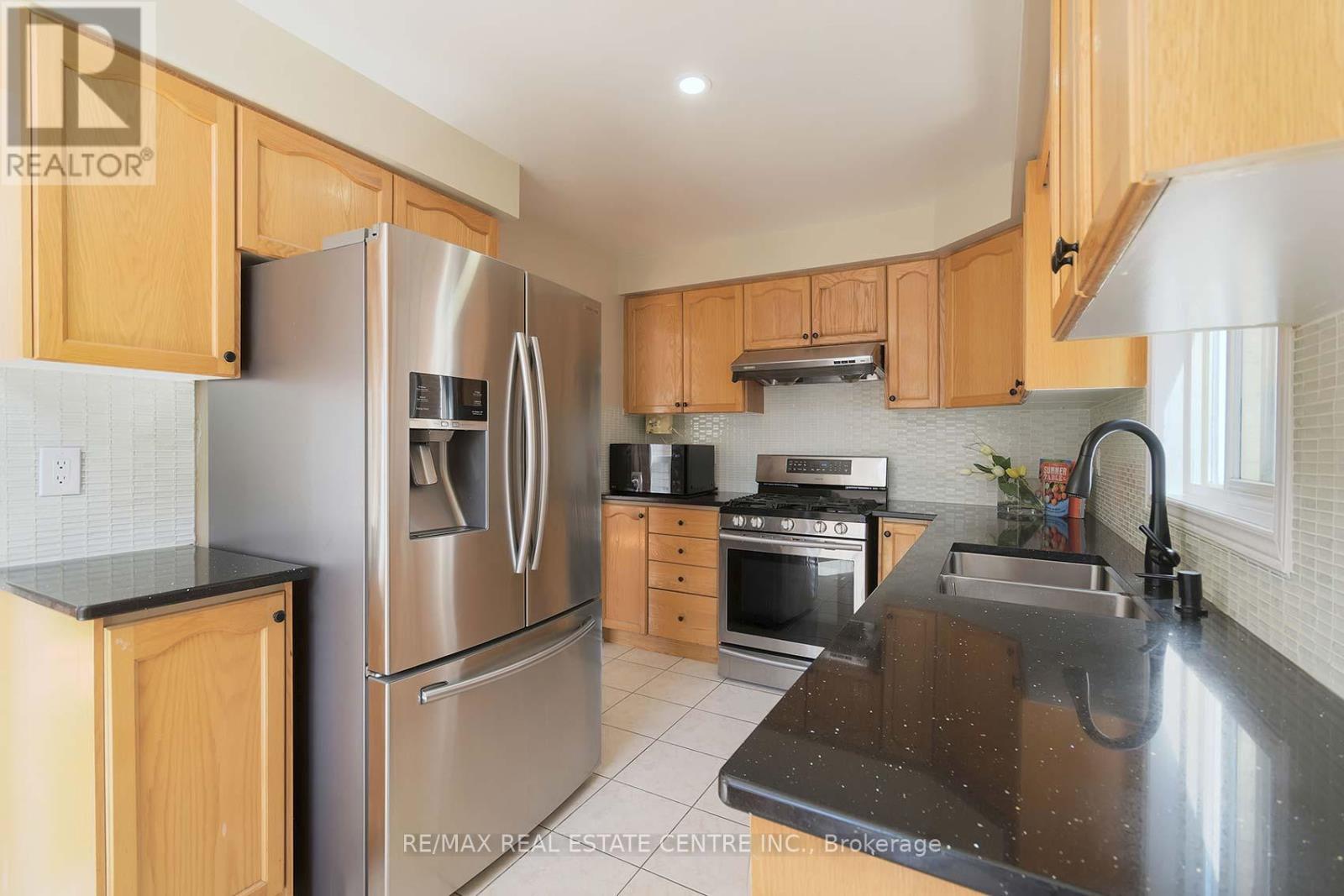 3686 Aruba Place, Mississauga, Ontario  L5M 6Z2 - Photo 6 - W12150870