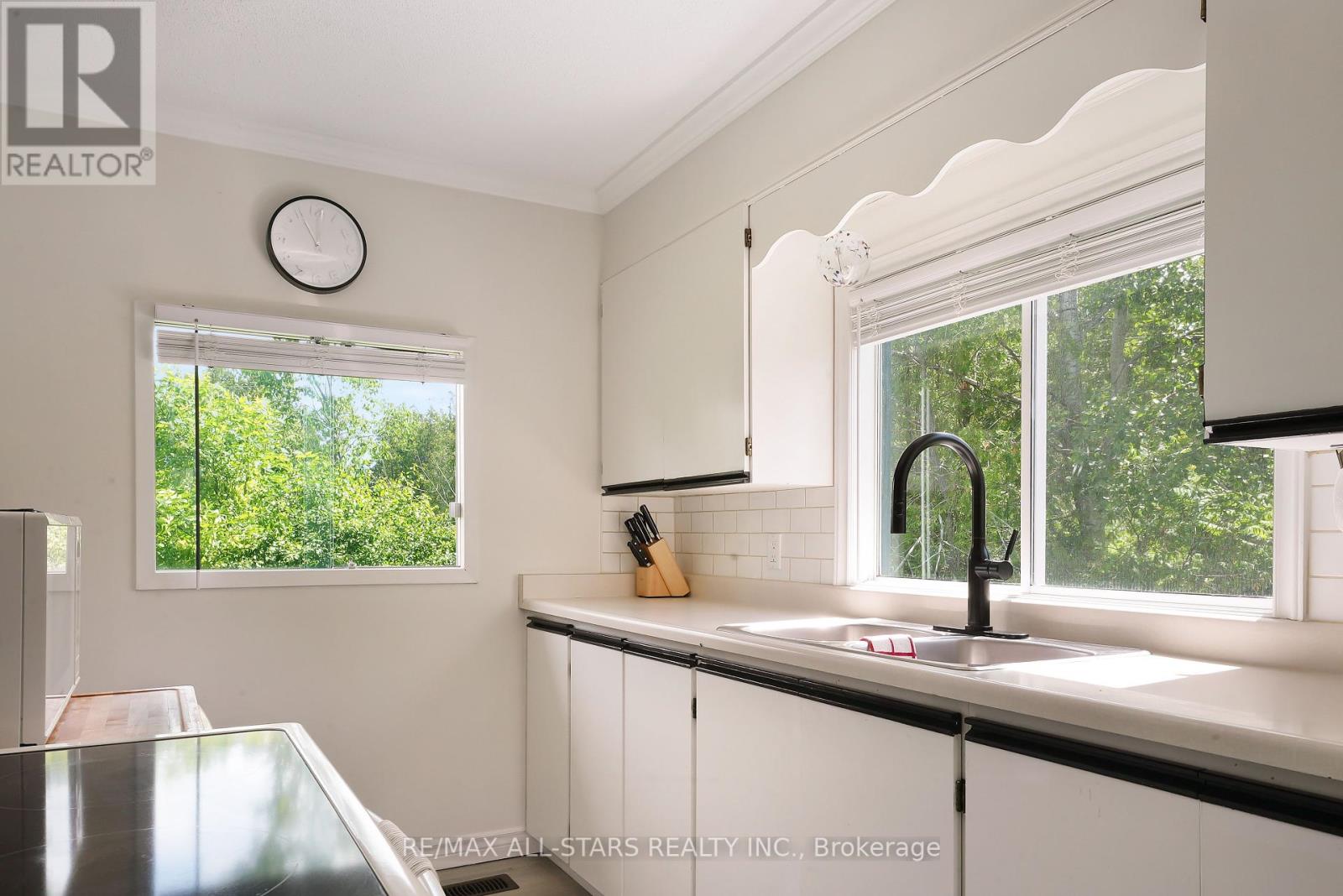43 Sturgeon Glen Road, Kawartha Lakes, Ontario  K0M 1N0 - Photo 11 - X12153260