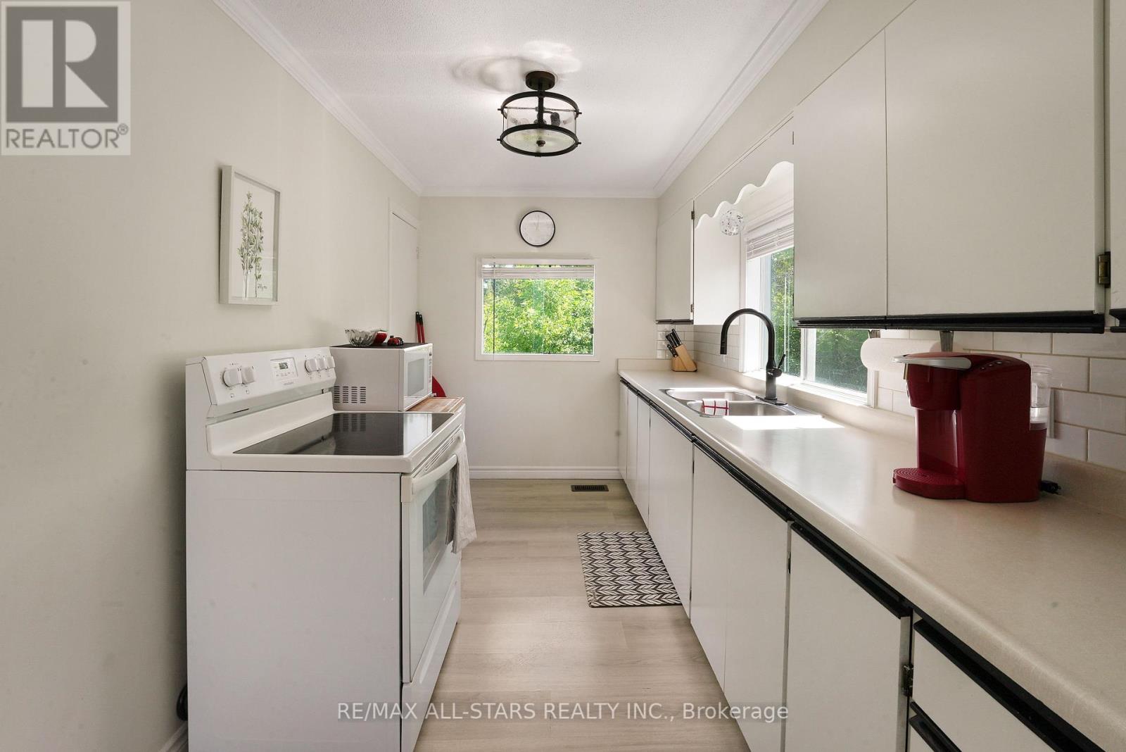 43 Sturgeon Glen Road, Kawartha Lakes, Ontario  K0M 1N0 - Photo 12 - X12153260