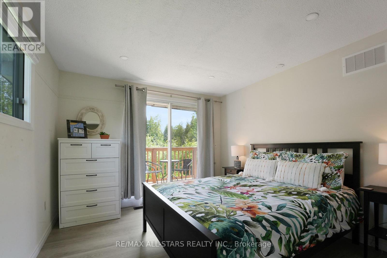 43 Sturgeon Glen Road, Kawartha Lakes, Ontario  K0M 1N0 - Photo 22 - X12153260